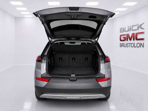 Used 2022 Chevrolet Bolt EUV Premier w/ Super Cruise Package FWD image 11