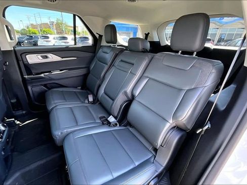 Used 2025 Ford Explorer Active w/ Active Comfort Package RWD image 19