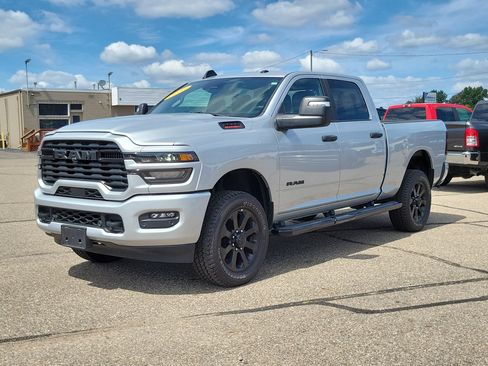 Used 2026 RAM 2500 Big Horn AWD/4WD image 2