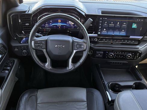 Used 2024 Chevrolet Silverado 2500 ZR2 image 9