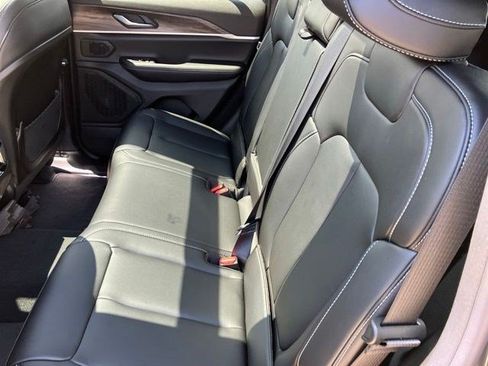 New 2026 Jeep Grand Cherokee Limited AWD/4WD image 24