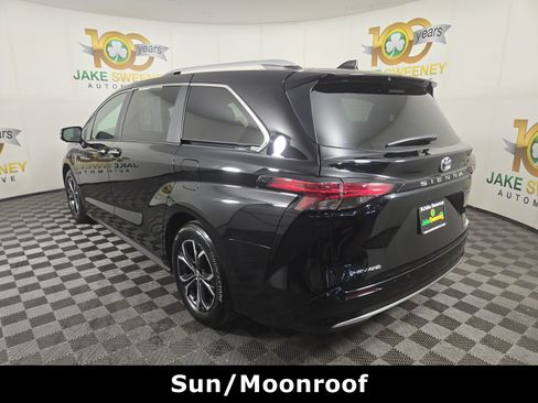 Used 2026 Toyota Sienna Platinum AWD/4WD image 6