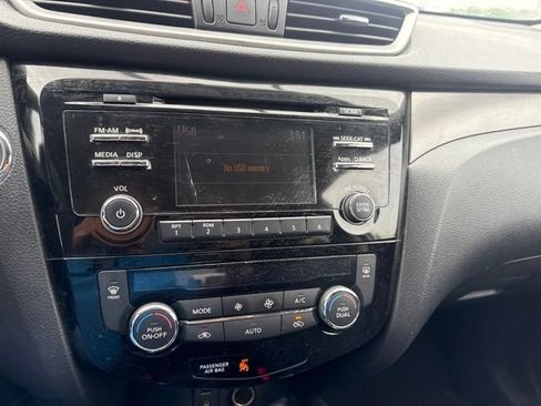 Used 2016 Nissan Rogue SV AWD/4WD image 17