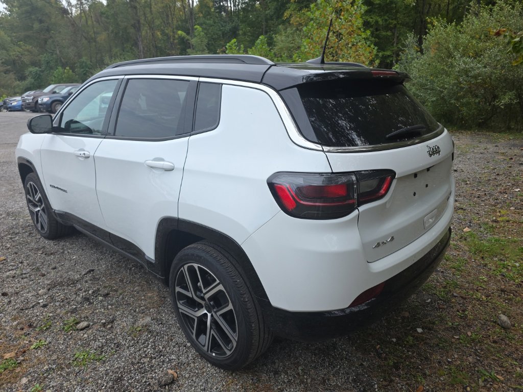 Used 2025 Jeep Compass Limited w/ Elite Group AWD/4WD image 6