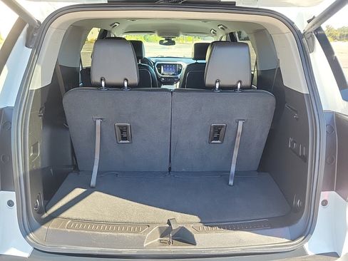 Used 2023 GMC Acadia SLT image 9