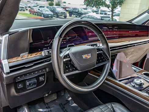 Used 2025 Cadillac Escalade Sport Platinum AWD/4WD image 17