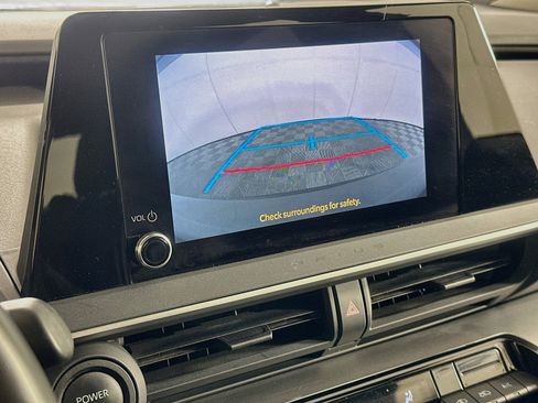 Used 2025 Toyota Prius LE FWD image 23
