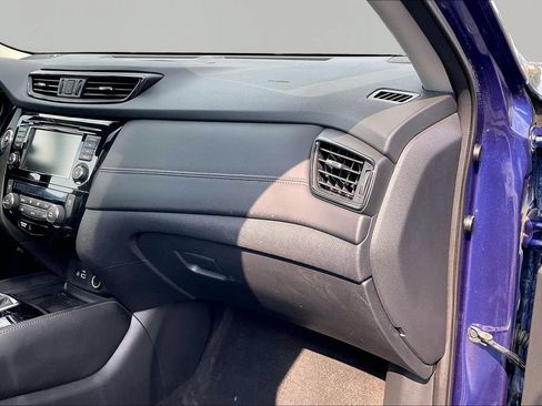 Used 2018 Nissan Rogue SL w/ Premium Package AWD/4WD image 28