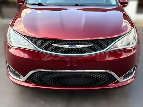 Used 2019 Chrysler Pacifica Touring-L FWD image 8