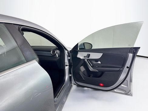 Used 2025 Mercedes-Benz CLA 250 4MATIC image 32