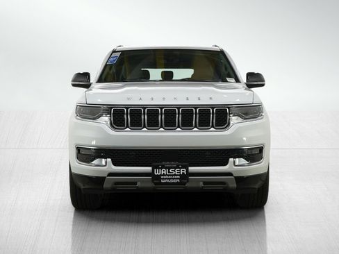 Used 2024 Jeep Wagoneer L Series II w/ Flexible Seating Group AWD/4WD image 9