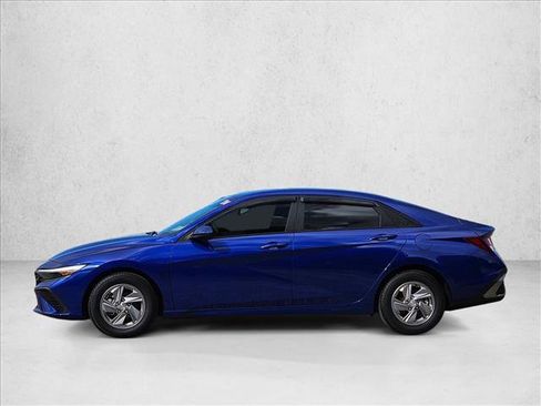 Used 2024 Hyundai Elantra SE FWD image 9