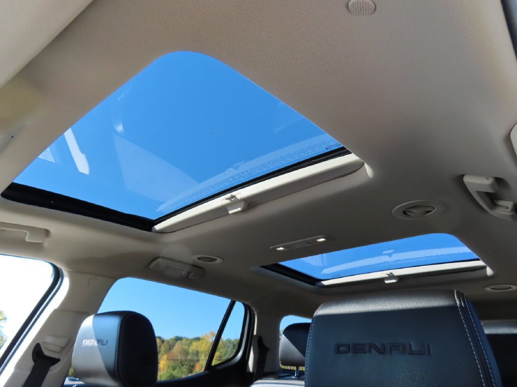 Certified 2022 GMC Acadia Denali w/ GMC Pro Grade Package AWD/4WD image 5
