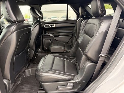Used 2020 Ford Explorer XLT w/ Equipment Group 202A AWD/4WD image 14
