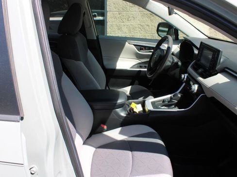 Used 2020 Toyota RAV4 XLE w/ Convenience Package FWD image 10