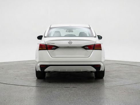 Used 2025 Nissan Altima 2.5 SV FWD image 7