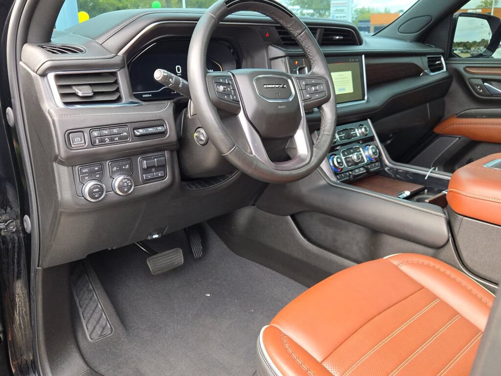 Used 2023 GMC Yukon Denali Ultimate AWD/4WD image 31