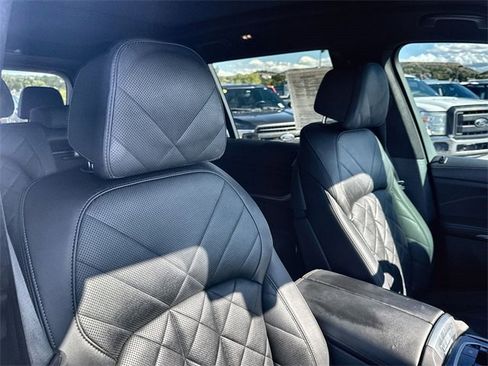 Used 2023 BMW X7 xDrive40i w/ Executive Package image 21