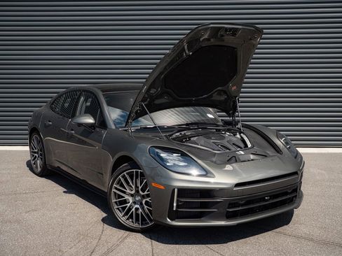 Certified 2025 Porsche Panamera 4 image 32