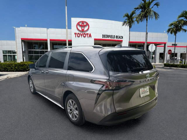 Used 2024 Toyota Sienna XLE w/ XLE Plus Package FWD image 8
