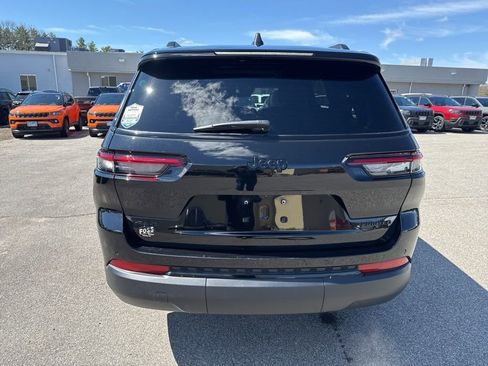Certified 2025 Jeep Grand Cherokee L Limited w/ Black Appearance Package AWD/4WD image 4