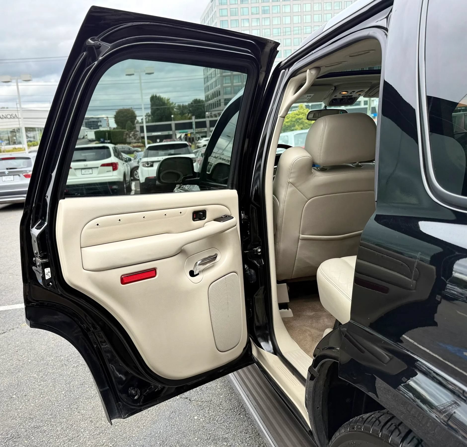 Used 2005 Cadillac Escalade AWD image 25