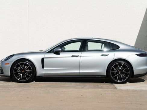 Used 2018 Porsche Panamera 4S image 3