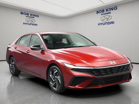 Certified 2025 Hyundai Elantra Sport image 10