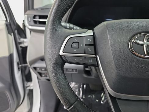 Certified 2023 Toyota Sienna XLE FWD image 14
