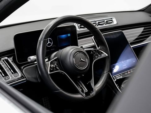 Used 2022 Mercedes-Benz S 500 4MATIC w/ AMG Line Package image 15