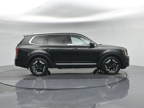 Used 2024 Kia Telluride S FWD image 32