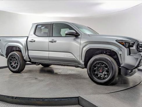 Used 2025 Toyota Tacoma SR5 RWD image 11