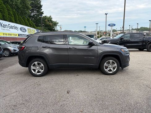 Used 2023 Jeep Compass Latitude w/ Convenience Group AWD/4WD image 3