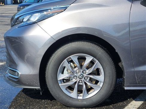 Certified 2024 Toyota Sienna XLE image 6