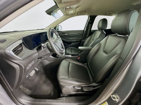 Used 2024 Buick Encore GX Sport Touring FWD image 13