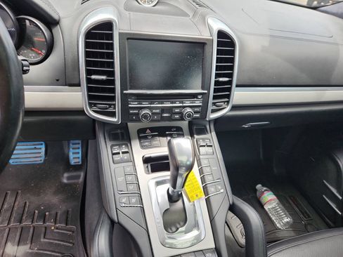 Used 2015 Porsche Cayenne Turbo AWD/4WD image 12