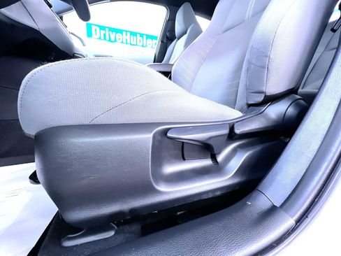 Used 2025 Toyota Corolla SE w/ Convenience Package FWD image 13