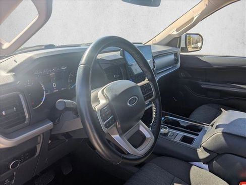 Used 2024 Ford Expedition XLT image 10