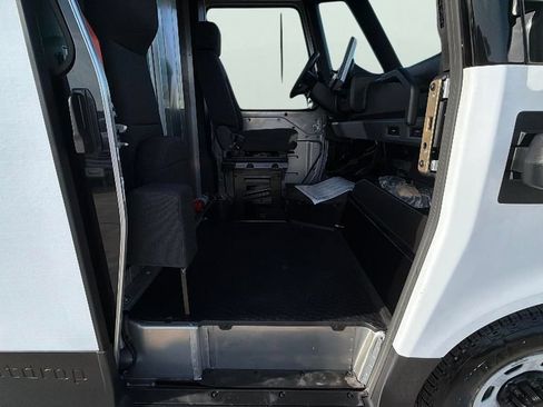 Used 2024 Chevrolet Brightdrop 400 w/ Commercial Equipment Package AWD/4WD image 33
