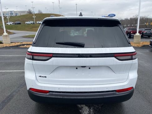 New 2026 Jeep Grand Cherokee Altitude AWD/4WD image 4