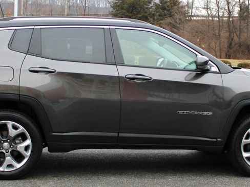 Used 2018 Jeep Compass Limited w/ Navigation Group image 5