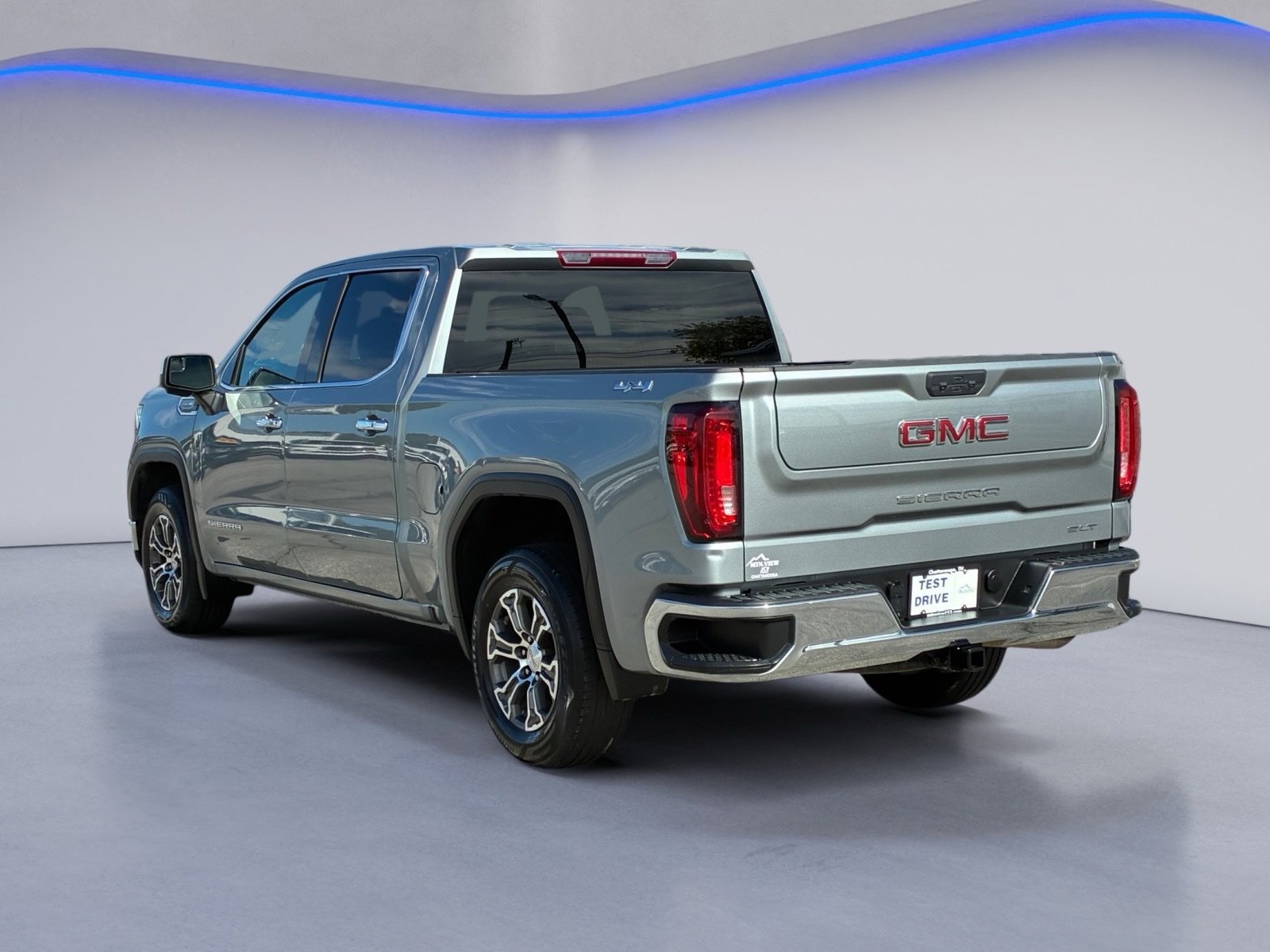 Used 2025 GMC Sierra 1500 SLT AWD/4WD image 3