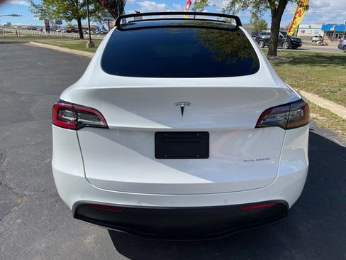 Used 2022 Tesla Model Y Long Range image 4