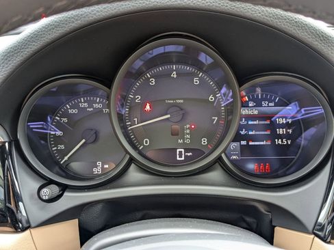 Used 2025 Porsche Macan image 16