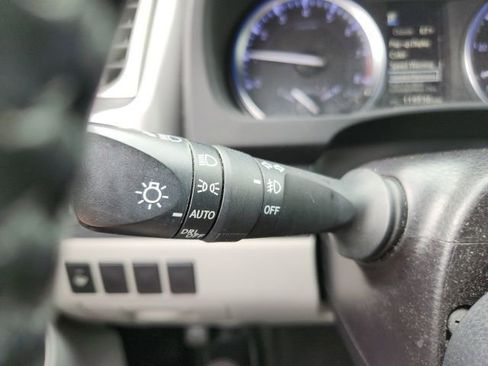 Used 2019 Toyota Highlander XLE image 32