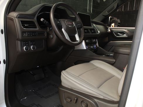 Used 2022 GMC Yukon XL SLT w/ SLT Premium Package AWD/4WD image 30