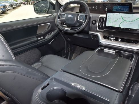 Certified 2025 Ford Expedition Platinum AWD/4WD image 16