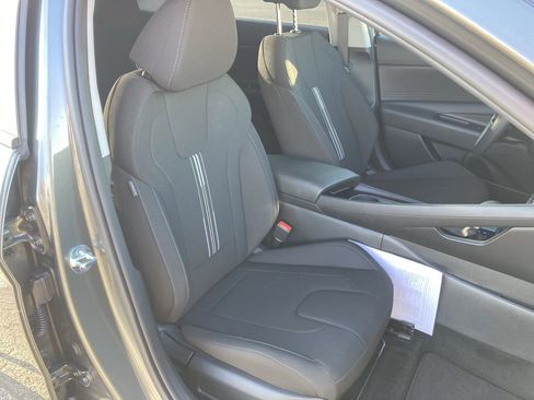 Used 2025 Hyundai Elantra Blue image 28