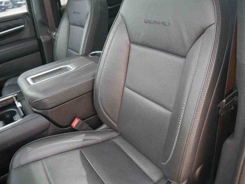 Used 2024 GMC Yukon XL Denali AWD/4WD image 30