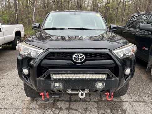 Used 2015 Toyota 4Runner SR5 AWD/4WD image 7